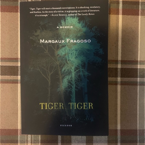 All the Ugly and Wonderful Things and Tiger Tiger book bundle - Picture 5 of 13